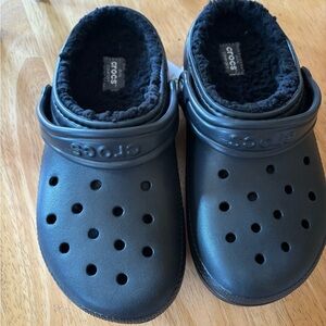 CROCS Kids Black Fuzzy Lined Slippers